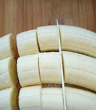 拔丝香蕉的做法步骤：1