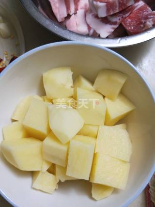 红烧肉土豆的做法步骤：4