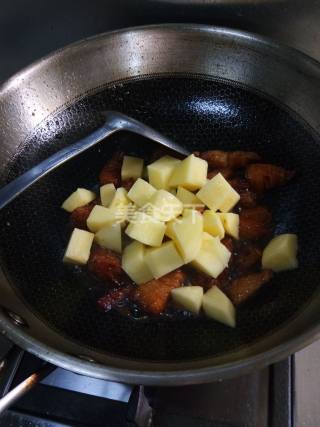 红烧肉土豆的做法步骤：10