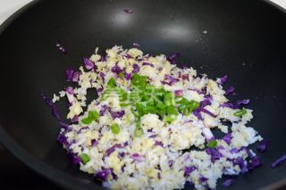 紫甘蓝炒二米饭的做法步骤：8